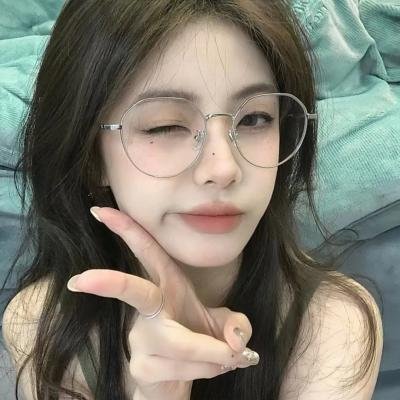 照片里的伴娘